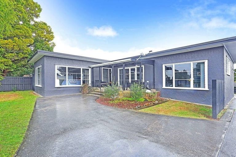 Photo of property in 91 Konini Road, Titirangi, Auckland, 0604