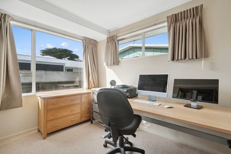 Photo of property in 93 Pikarere Street, Titahi Bay, Porirua, 5022