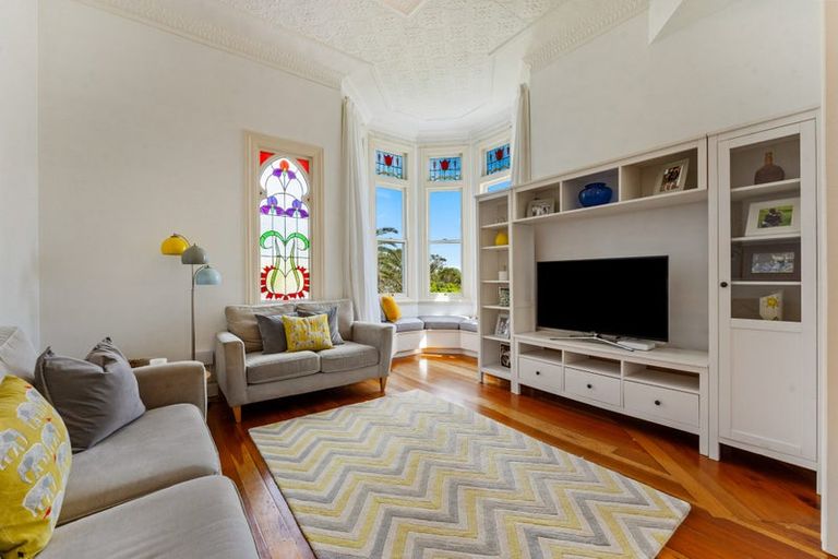 Photo of property in 4 Hinemoa Terrace, Birkenhead, Auckland, 0626