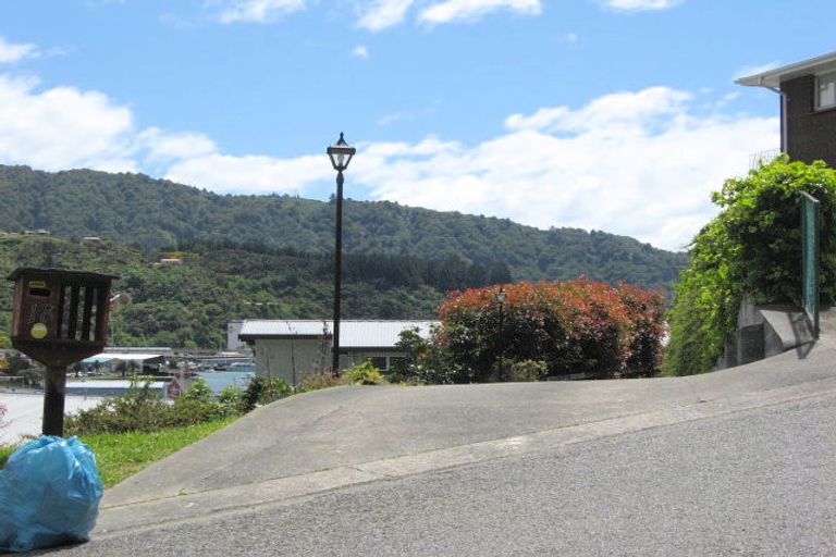 Photo of property in 18 Seaview Crescent, Picton, 7220