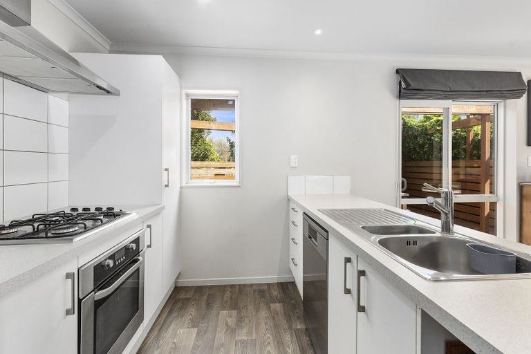 Photo of property in 7/16 Black Rock Road, Newlands, Wellington, 6037