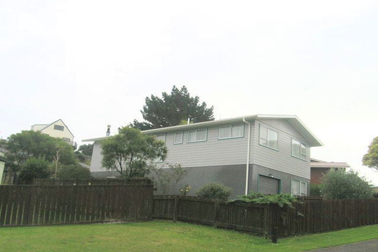 Photo of property in 19 Sombrero View, Ascot Park, Porirua, 5024