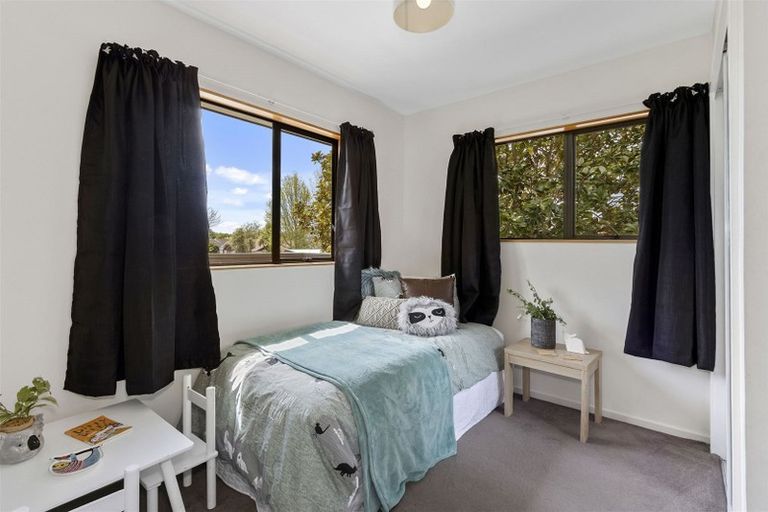 Photo of property in 25 Solomon Avenue, Redwood, Christchurch, 8051