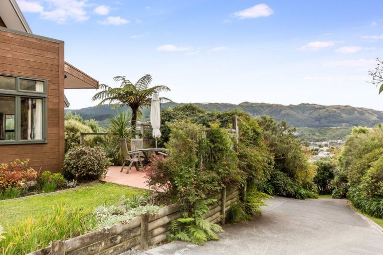 Photo of property in 15a Mahoe Street, Tawa, Wellington, 5028