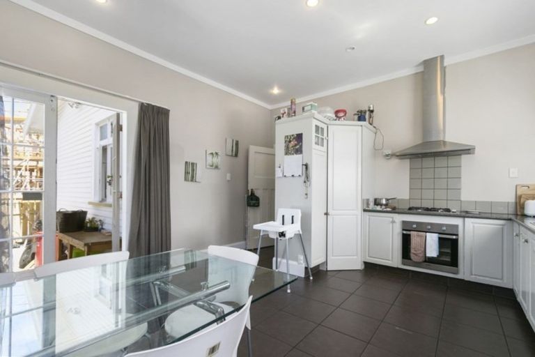 Photo of property in 117 Whites Line East, Waiwhetu, Lower Hutt, 5010