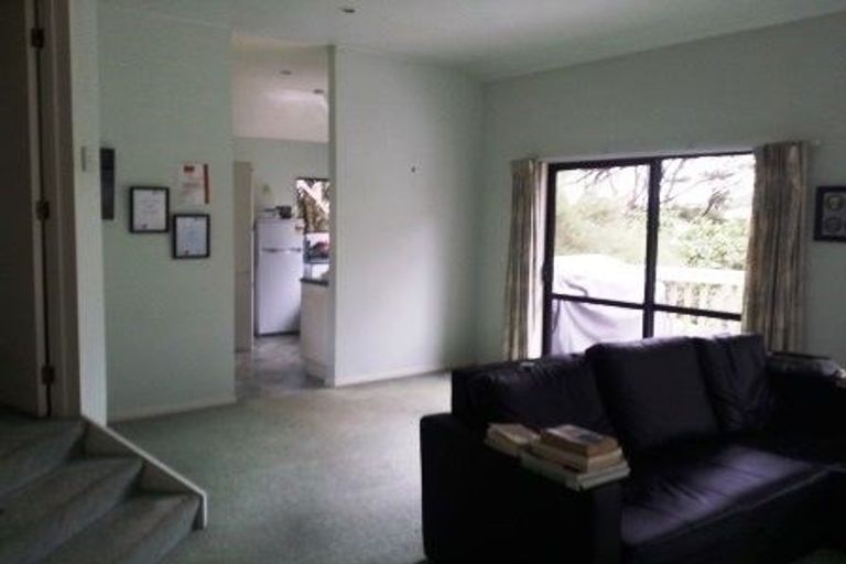 Photo of property in 1/57 James Evans Drive, Northcote, Auckland, 0627