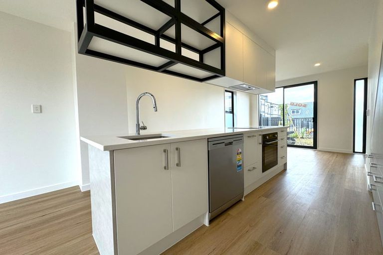 Photo of property in 39 Travis View Drive, Fairview Heights, Auckland, 0632