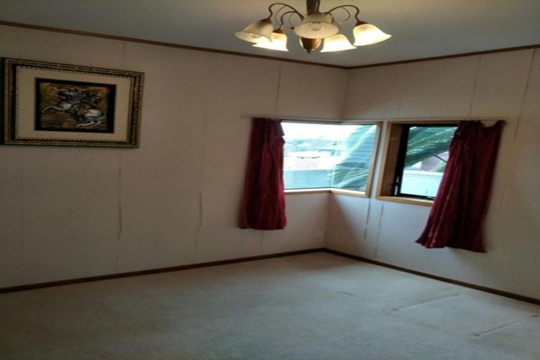 Photo of property in 6 Beaubank Road, Kelston, Auckland, 0602