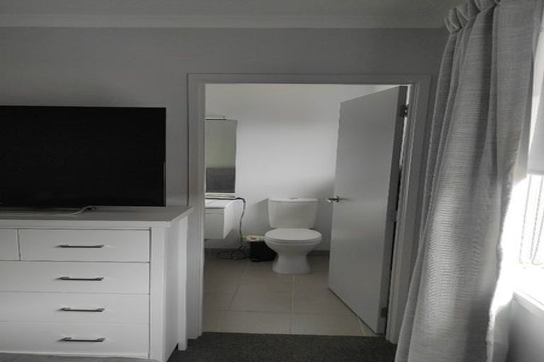 Photo of property in 36 Paterson Avenue West, Pukekohe, 2120