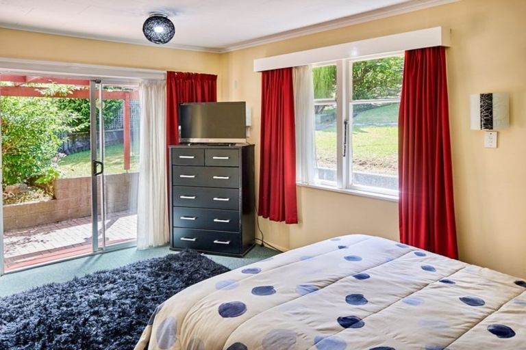 Photo of property in 73 Taylor Terrace, Tawa, Wellington, 5028
