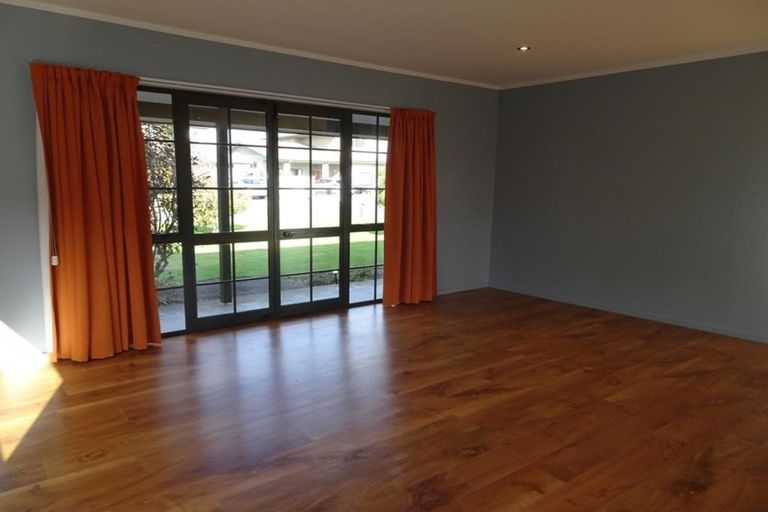 Photo of property in 2 Valerie Street, Clive, 4102