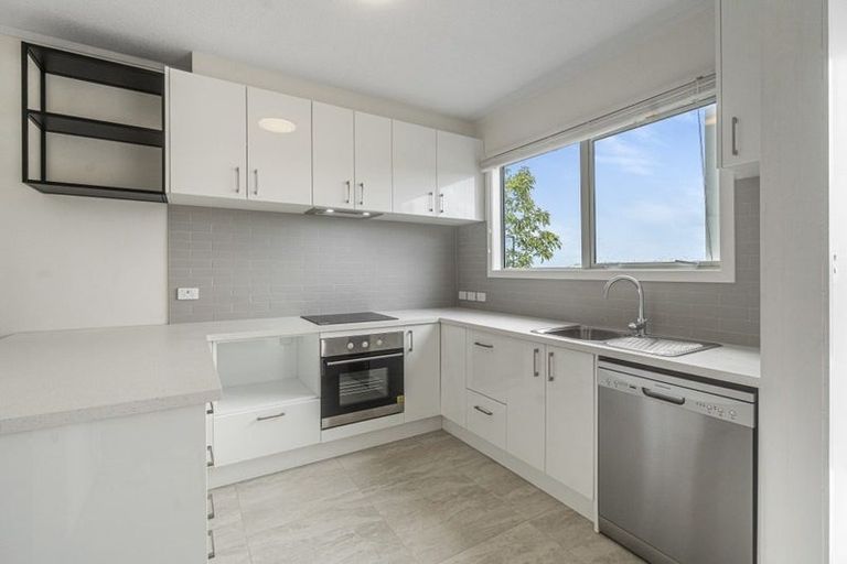 Photo of property in 1/86 Sylvan Avenue, Northcote, Auckland, 0627