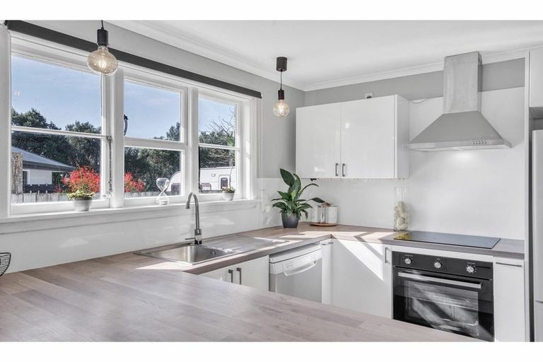 Photo of property in 13 Cross Street, Coalgate, 7673