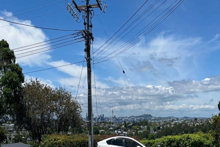 Photo of property in 22 Monarch Avenue, Hillcrest, Auckland, 0627