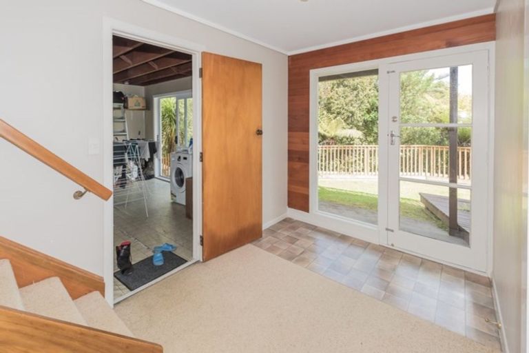 Photo of property in 16 Glamorgan Drive, Torbay, Auckland, 0630