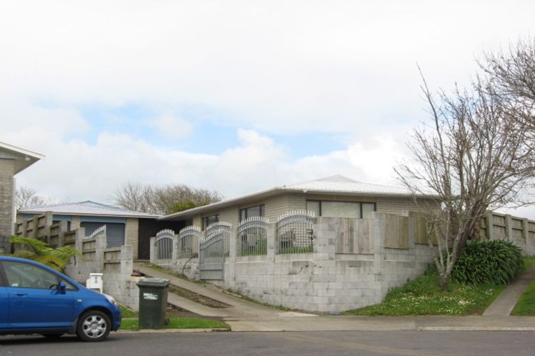 Photo of property in 5 Tawake Place, Waitara, 4320