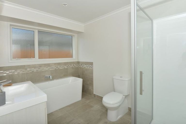 Photo of property in 11 Stace Hopper Drive, One Tree Point, 0118