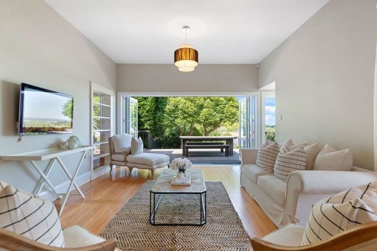 Photo of property in 96 Dyers Pass Road, Cashmere, Christchurch, 8022