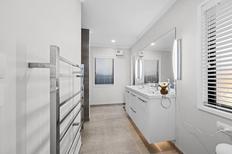 Photo of property in 19 Kotare Drive, Waiwhakaiho, New Plymouth, 4312