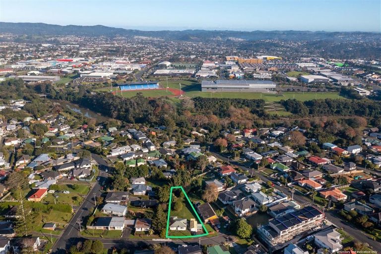 Photo of property in 4 Pomelo Road, Te Atatu South, Auckland, 0610