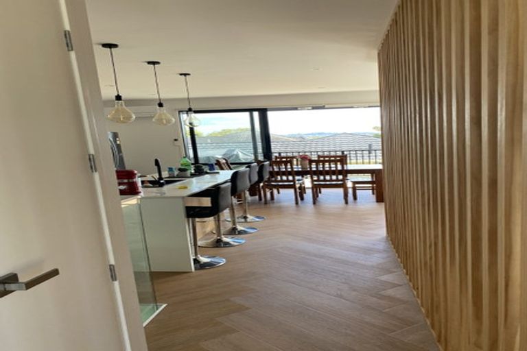 Photo of property in 35 Lewis Road, Pakuranga, Auckland, 2010