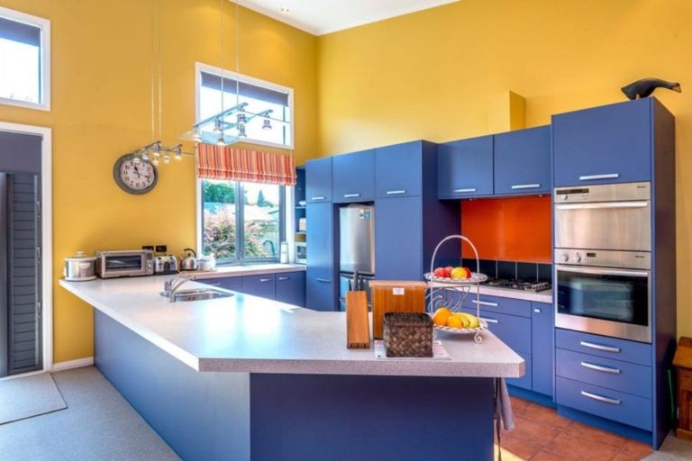 Photo of property in 8a Queenwood Road, Levin, 5510