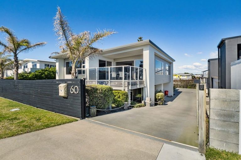 Photo of property in 60 Karewa Parade, Papamoa Beach, Papamoa, 3118
