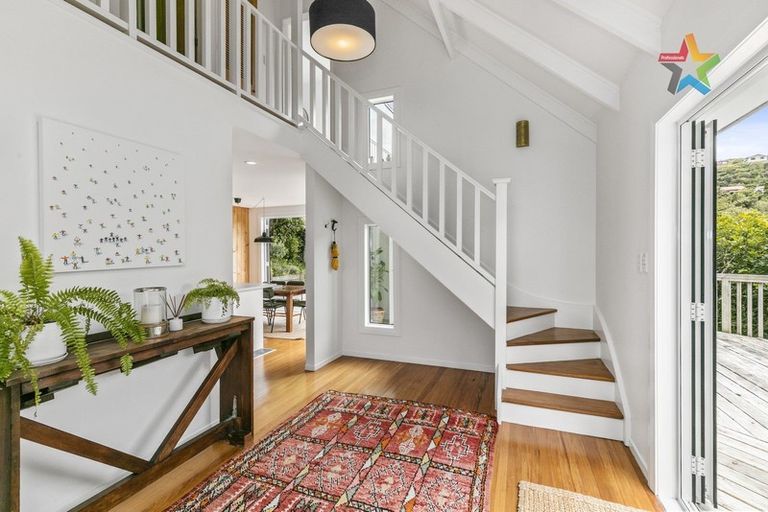 Photo of property in 21a Walnut Way, Maungaraki, Lower Hutt, 5010