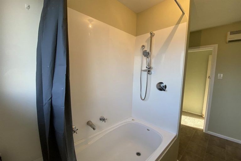 Photo of property in 11 Lochee Road, Upper Riccarton, Christchurch, 8041