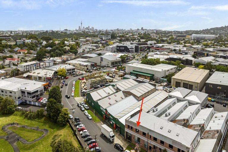 Photo of property in 16 Taylors Road, Mangatainoka, Woodville, 4999