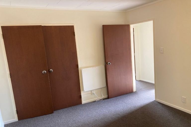 Photo of property in 35a Edgecombe Street, Newlands, Wellington, 6037