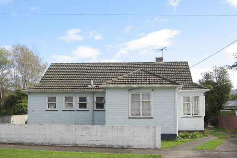 Photo of property in 18 Hill Grove, Naenae, Lower Hutt, 5011