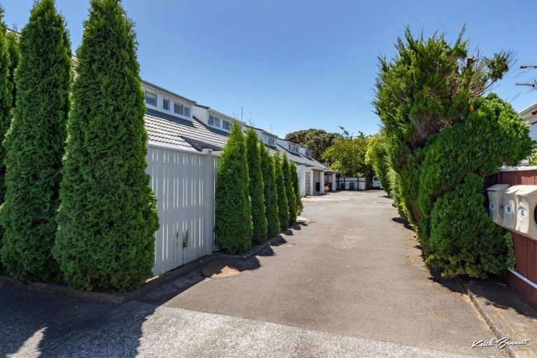Photo of property in 8b Wai-iti Crescent, Woburn, Lower Hutt, 5010
