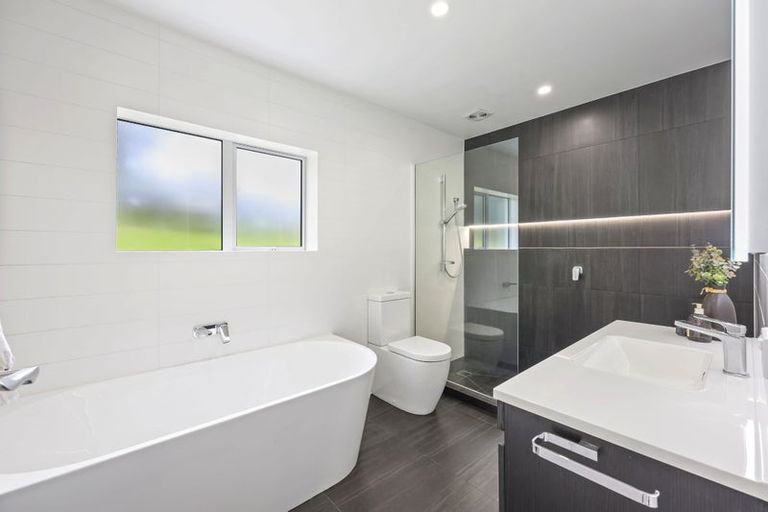 Photo of property in 16 Andrea Place, Sunnyhills, Auckland, 2010
