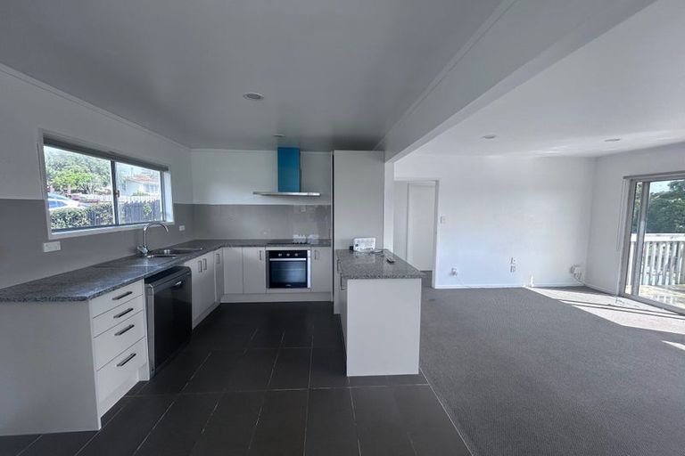 Photo of property in 42 Tamahere Drive, Glenfield, Auckland, 0629