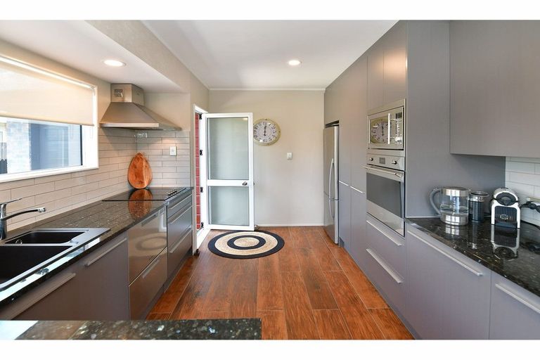 Photo of property in 2/54 Lakeside Drive, Orewa, 0931