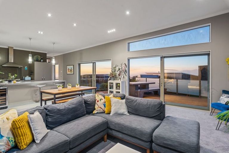 Photo of property in 6 Ocean Vista Lane, Paraparaumu, 5032