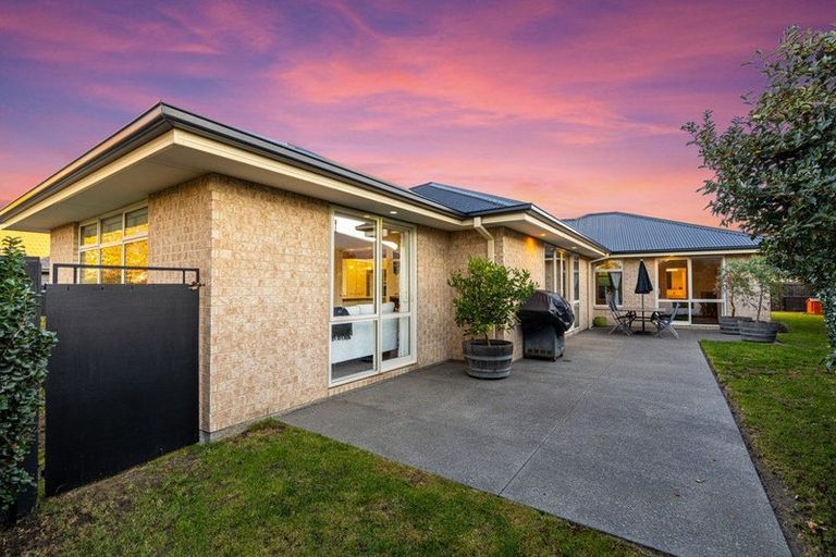 Photo of property in 51 Carradale Avenue, Broomfield, Christchurch, 8042