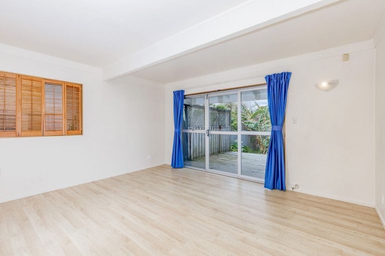 Photo of property in 33 Meadowvale Avenue, Forrest Hill, Auckland, 0620