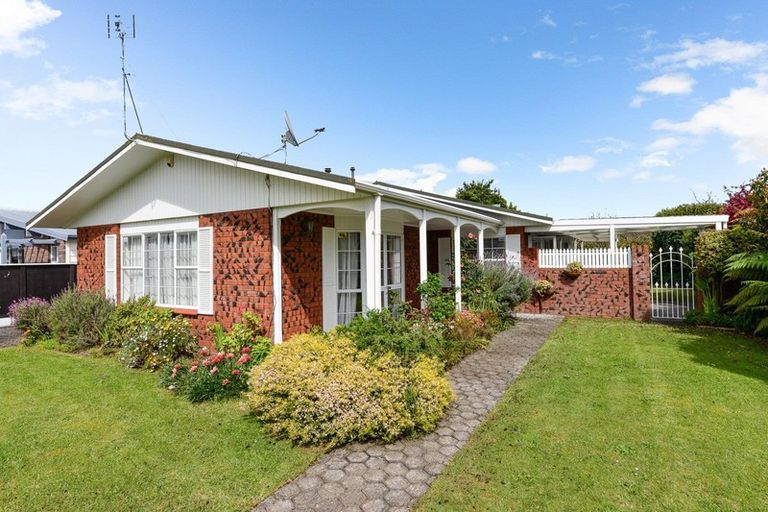 Photo of property in 11 Sandalwood Drive, Dinsdale, Hamilton, 3204