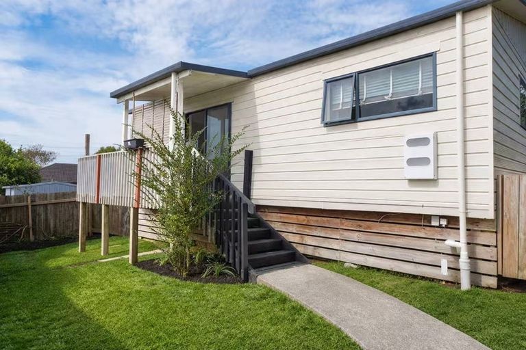 Photo of property in 49 Glen Marine Parade, Glendene, Auckland, 0602