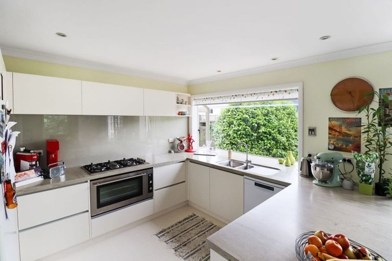 Photo of property in 52 Collins Avenue, Tawa, Wellington, 5028