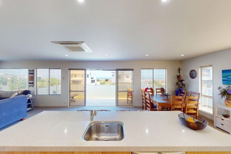 Photo of property in 51 Kent Avenue, Waitarere Beach, Levin, 5510