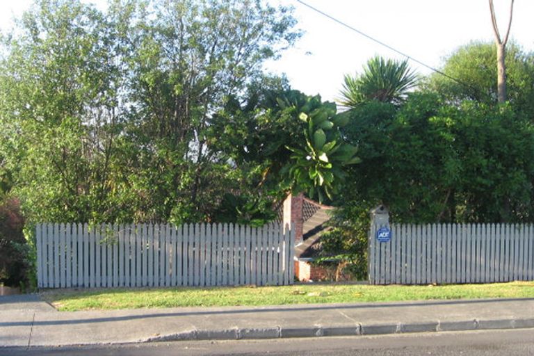 Photo of property in 25 Merton Avenue, Glenfield, Auckland, 0627