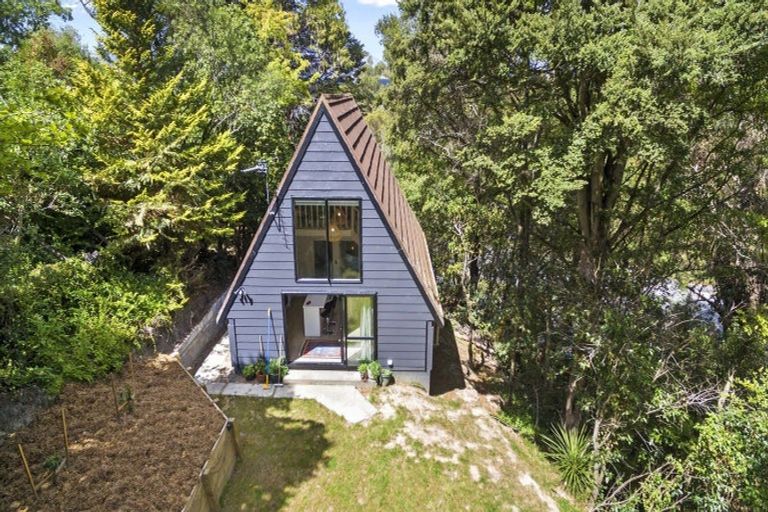Photo of property in 1101 Dyers Pass Road, Governors Bay, Lyttelton, 8971