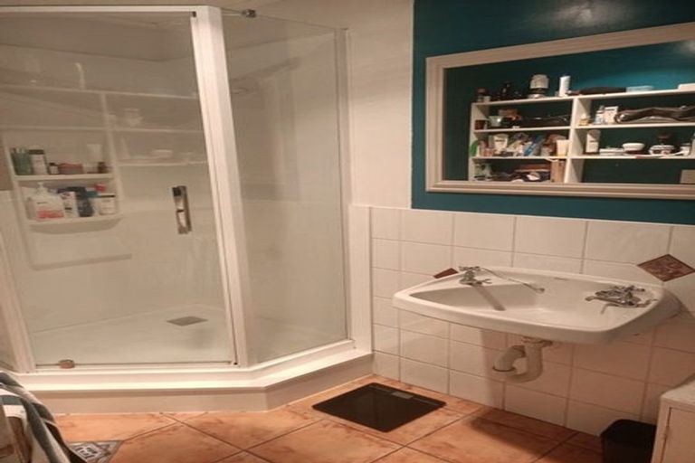 Photo of property in 56 Kelburn Parade, Kelburn, Wellington, 6012