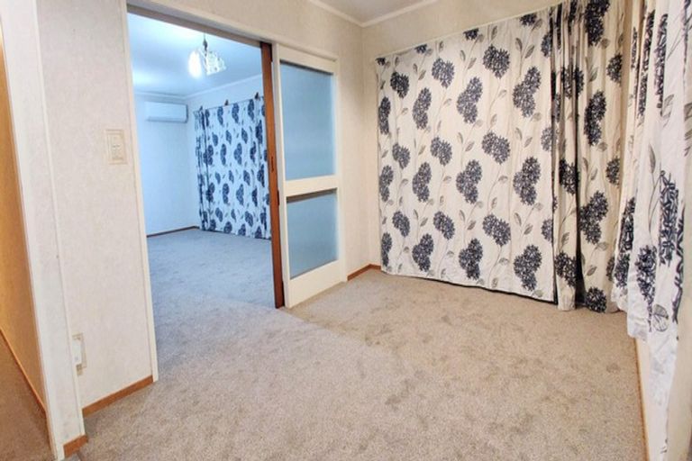 Photo of property in 41 Miltonia Avenue, Te Atatu South, Auckland, 0610