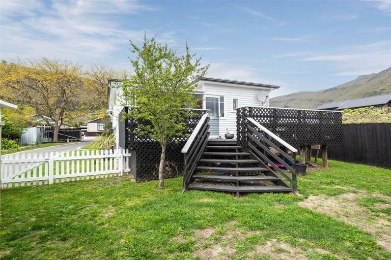 Photo of property in 31 Flavell Street, Heathcote Valley, Christchurch, 8022