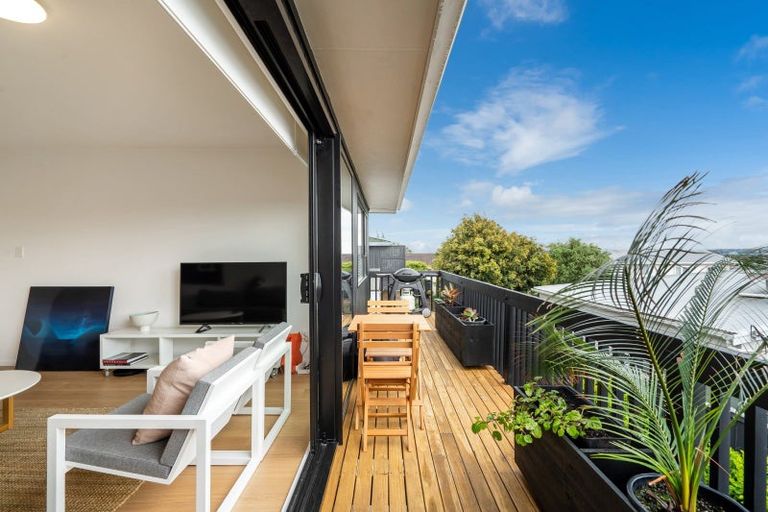 Photo of property in 2/57 Lake Road, Devonport, Auckland, 0624