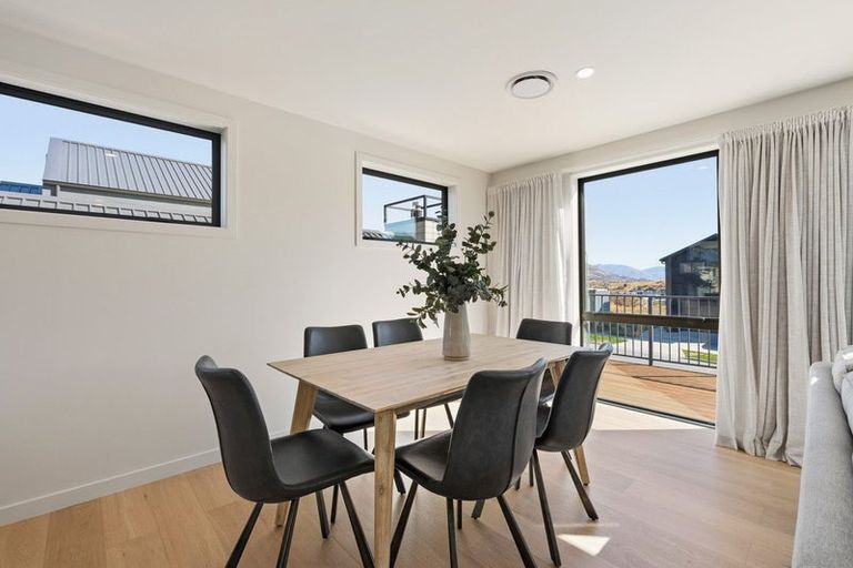 Photo of property in 104 Spur Ridge Rise, Jacks Point, 9371